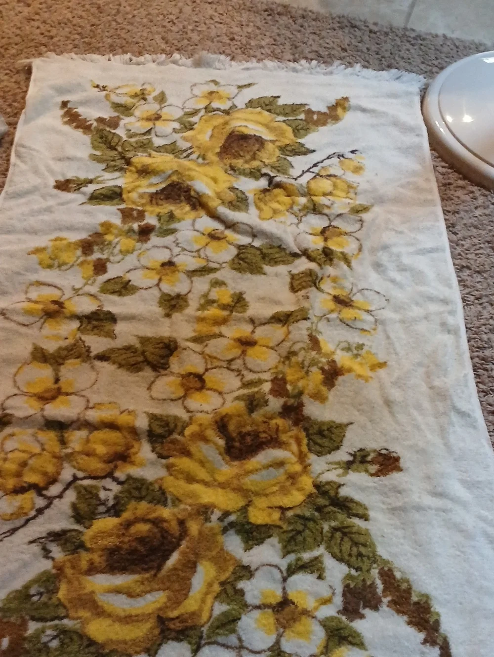 Yellow Floral Bath Towel with Green Leaves - Brand Unspecified